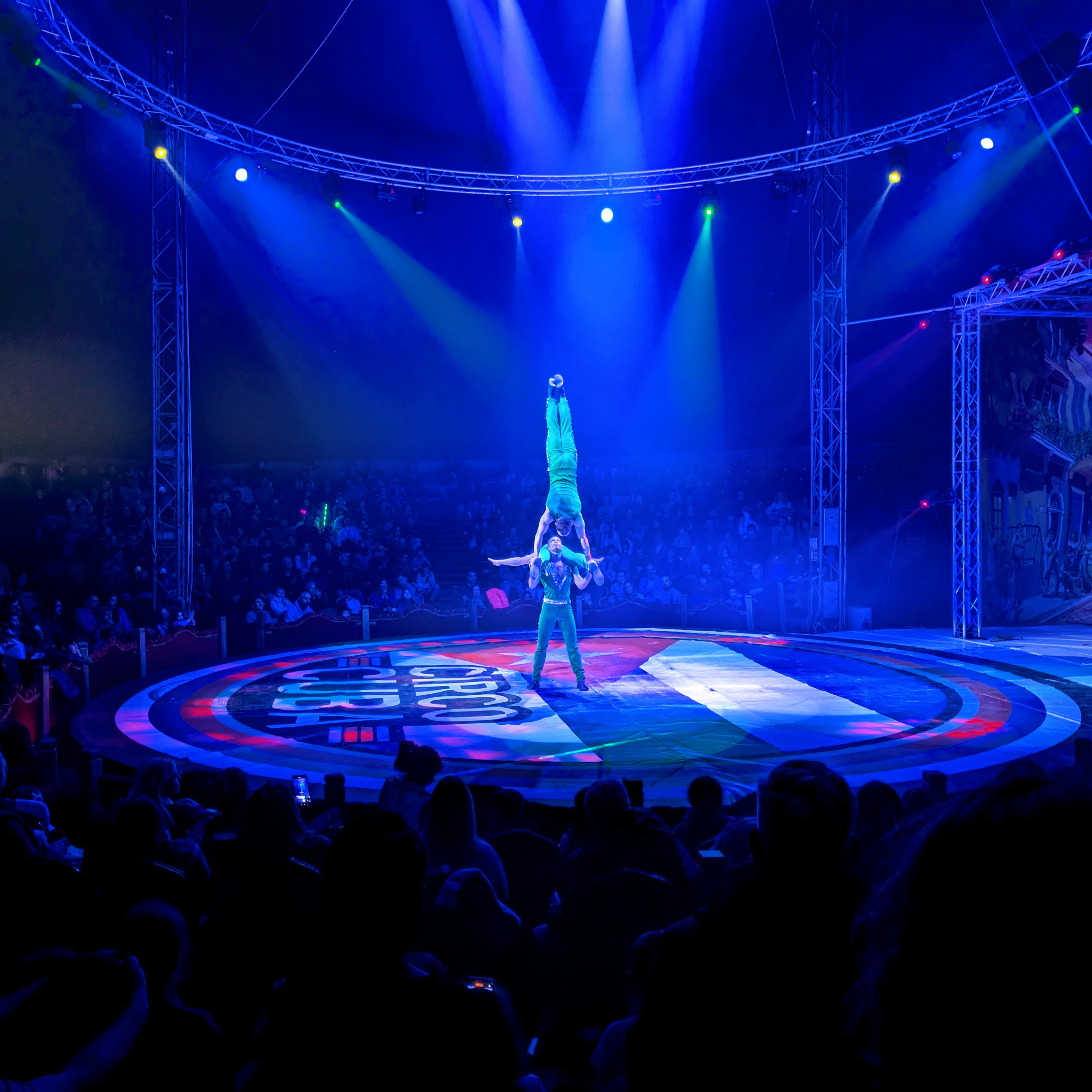 Circo de Cuba - Acrobatics